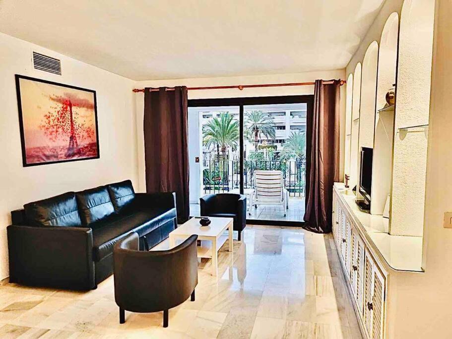 Puerto Banus, 2 Rooms, Pool And Private Parking. Apartment