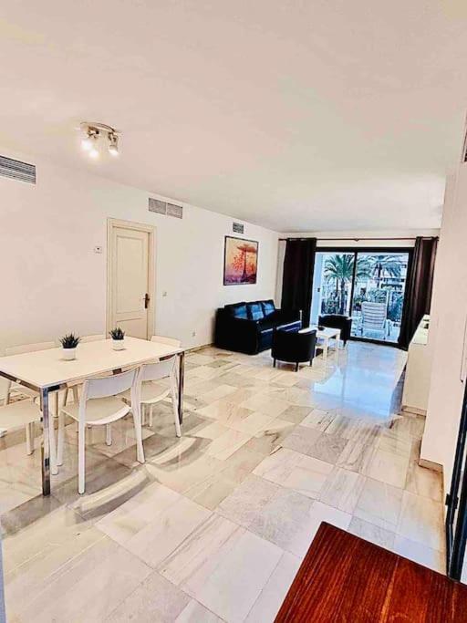 Puerto Banus, 2 Rooms, Pool And Private Parking. Apartment *