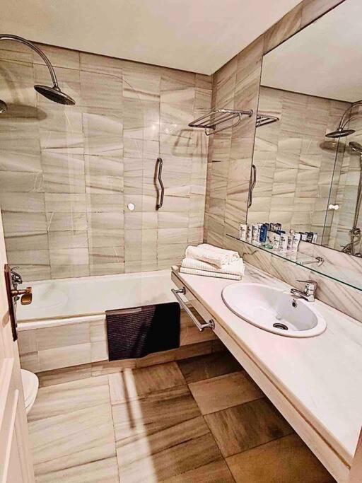 Apartment Puerto Banus, 2 Rooms, Pool And Private Parking. Marbella